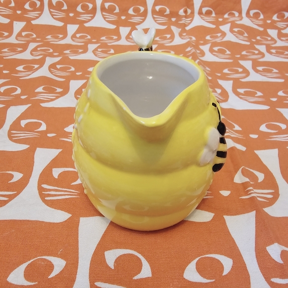 Vintage Pier one honeybee Bumblebee creamer Dolomite hand painted rare - Picture 5 of 8